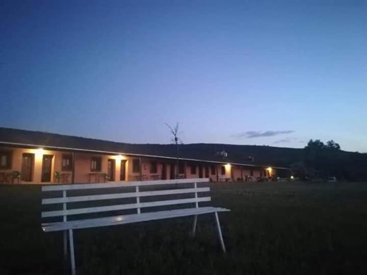 Hotel Rural Puerta De Monfrague Villarreal de San Carlos Eksteriør billede